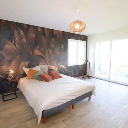 Maison De Caractere Avec Piscine Au Calme, Proche D'aurillac, Ideale Pour Vacances Et Activites En Plein Air - Fr-1-742-299 Jussac