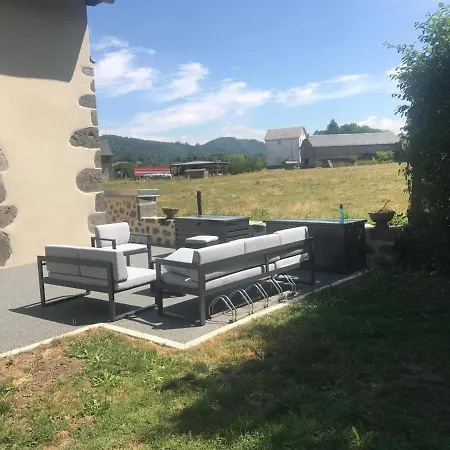 Maison De Caractere Avec Piscine Au Calme, Proche D'aurillac, Ideale Pour Vacances Et Activites En Plein Air - Fr-1-742-299 Jussac
