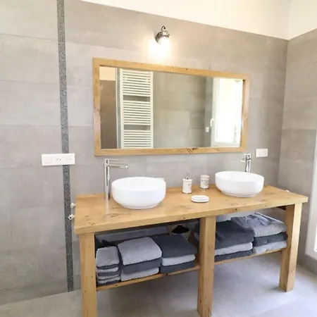 Maison De Caractere Avec Piscine Au Calme, Proche D'aurillac, Ideale Pour Vacances Et Activites En Plein Air - Fr-1-742-299 * Jussac