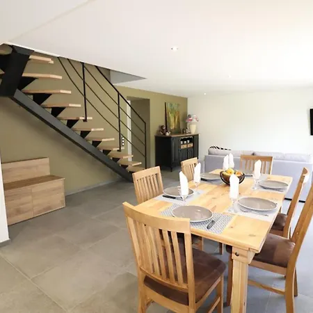 Maison De Caractere Avec Piscine Au Calme, Proche D'aurillac, Ideale Pour Vacances Et Activites En Plein Air - Fr-1-742-299